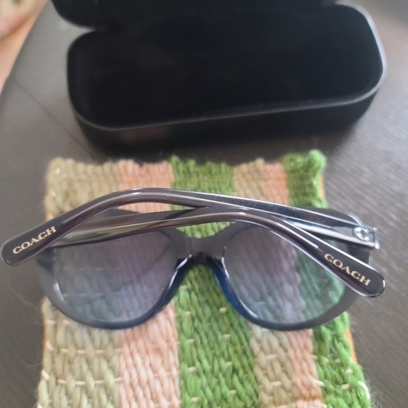 Coach sunglasses - Picture 3 of 6